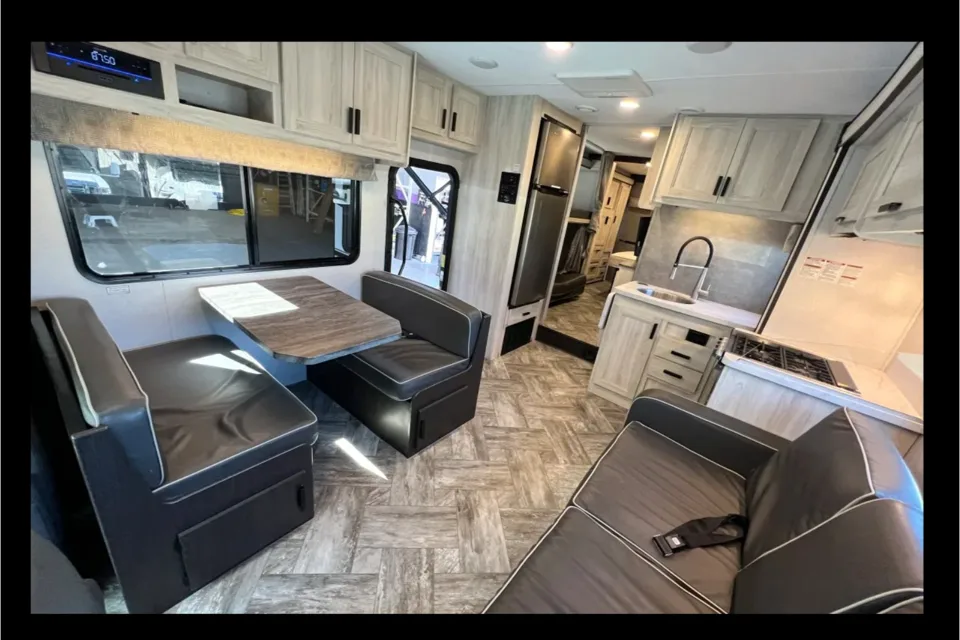 C15 Luxury SUNSEEKER 10 Sleeper w Bunks! 2 SlideRooms - STARLINK Internet