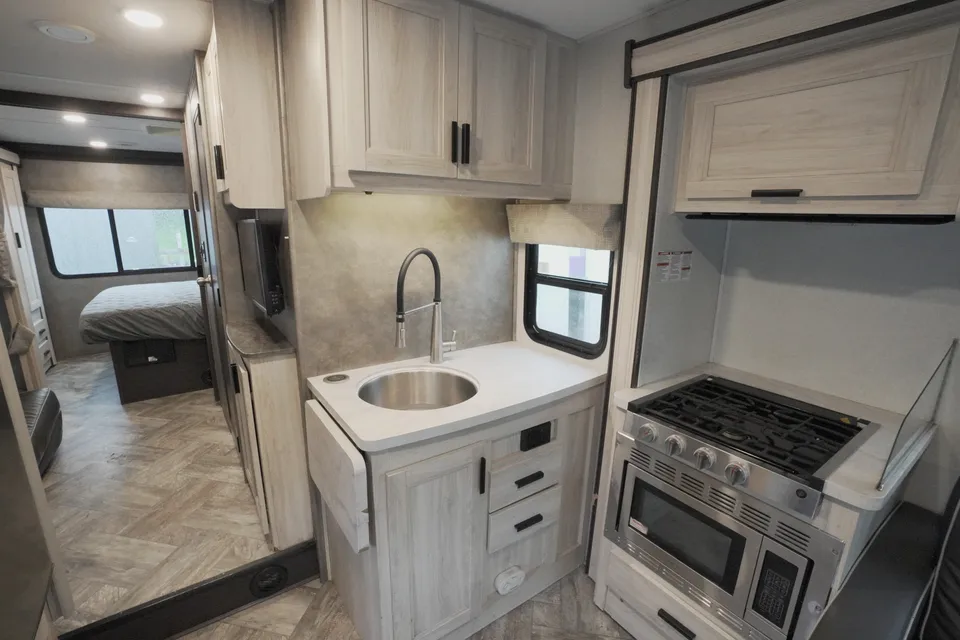 C15 Luxury SUNSEEKER 10 Sleeper w Bunks! 2 SlideRooms - STARLINK Internet