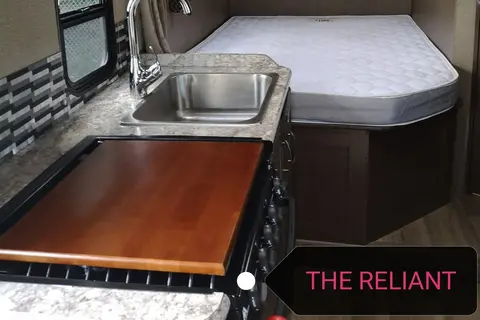 "THE RELIANT" - Thor Four Winds 23U Class C