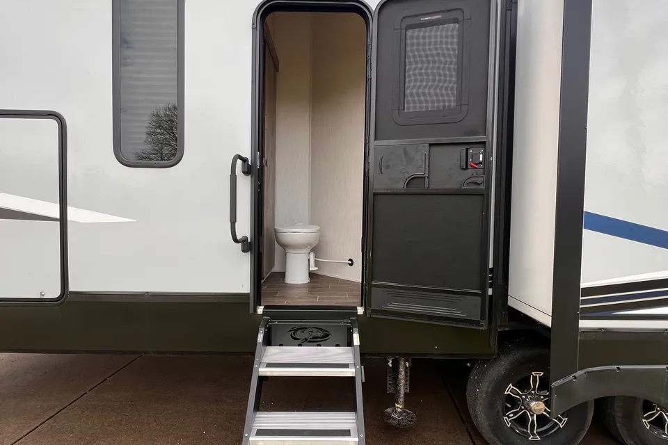 2022 Forest River Cherokee Arctic Wolf 3770 Suite Fifth Wheel