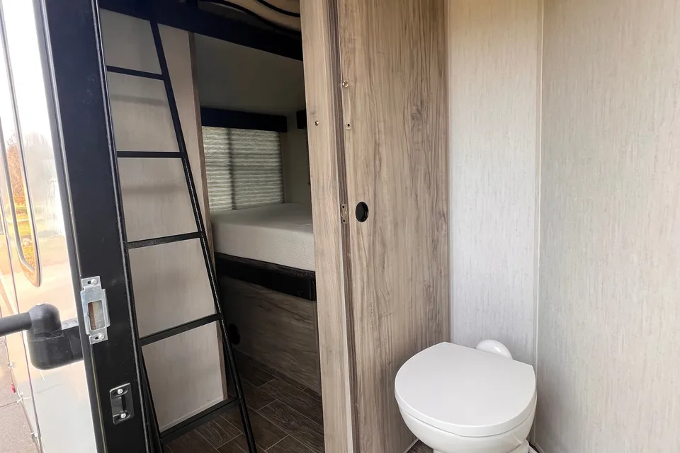 2022 Forest River Cherokee Arctic Wolf 3770 Suite Fifth Wheel