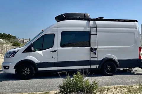 L'a-VAN-turière - Campervan (Ford Transit 350HD, hybride, AWD)