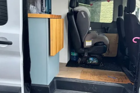 L'a-VAN-turière - Campervan (Ford Transit 350HD, hybride, AWD)