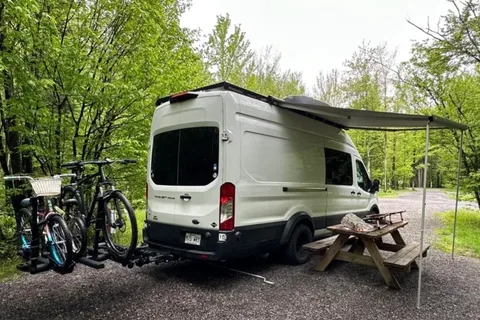 L'a-VAN-turière - Campervan (Ford Transit 350HD, hybride, AWD)