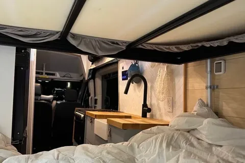 L'a-VAN-turière - Campervan (Ford Transit 350HD, hybride, AWD)