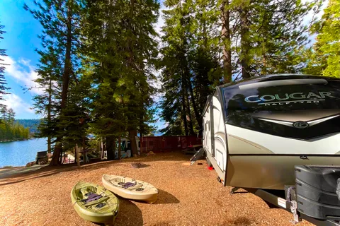30’ King Bed, Bunks, Huge Kitchen, Griddle, Kayaks, and more!!