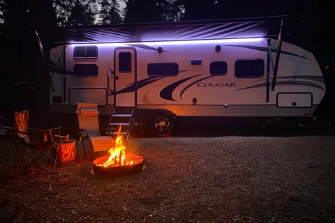 30’ King Bed, Bunks, Huge Kitchen, Griddle, Kayaks, and more!!