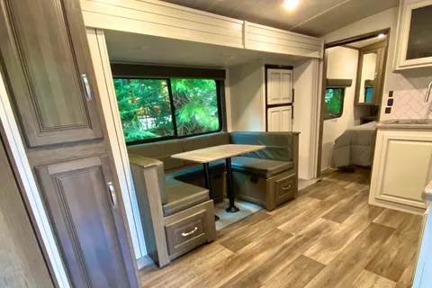 30’ King Bed, Bunks, Huge Kitchen, Griddle, Kayaks, and more!!