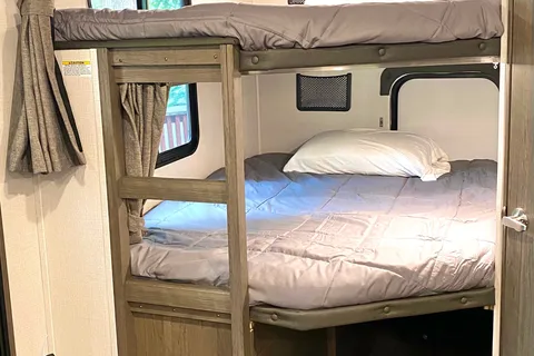 30’ King Bed, Bunks, Huge Kitchen, Griddle, Kayaks, and more!!