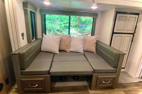 30’ King Bed, Bunks, Huge Kitchen, Griddle, Kayaks, and more!!