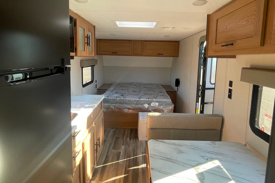 Delivery Only - 2022 Prime Time Avenger 22BH Travel Trailer