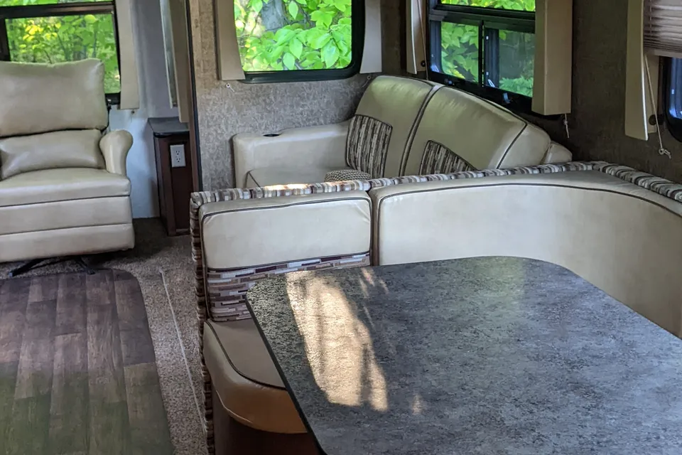 Benoit's Coachmen 263RLSKL KODIAK Travel Trailer