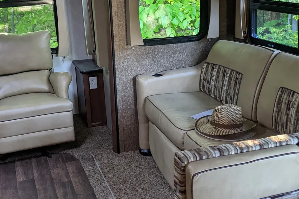 Benoit's Coachmen 263RLSKL KODIAK Travel Trailer