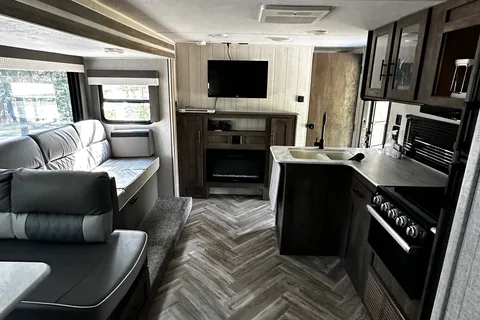The Steven’s Wildwood xlite Travel Trailer