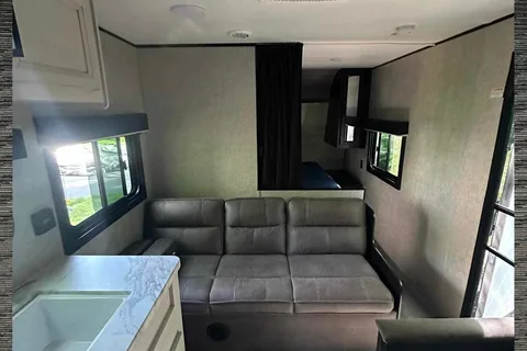 Hideaway RV rentals Fur baby friendly Jayco jay flight 264bh