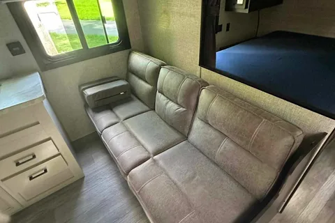 Hideaway RV rentals Fur baby friendly Jayco jay flight 264bh