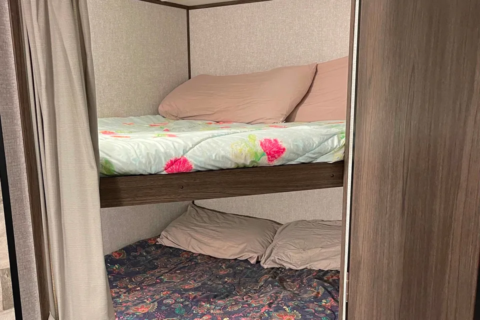 Dutchman Kodiak SE 27’ Bunkhouse Travel Trailer