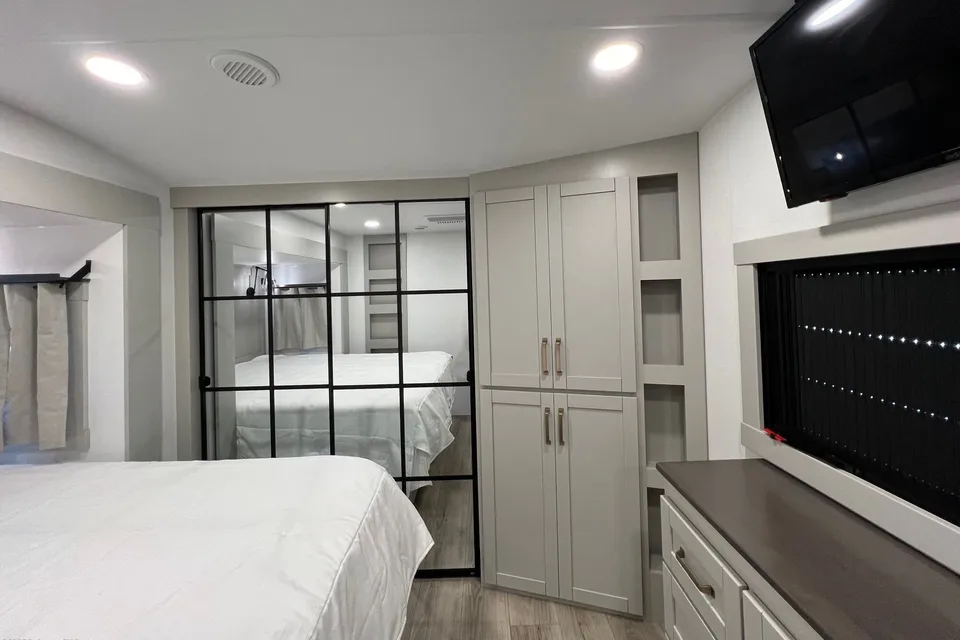 Scott's Brinkley 3610 Fifth Wheel