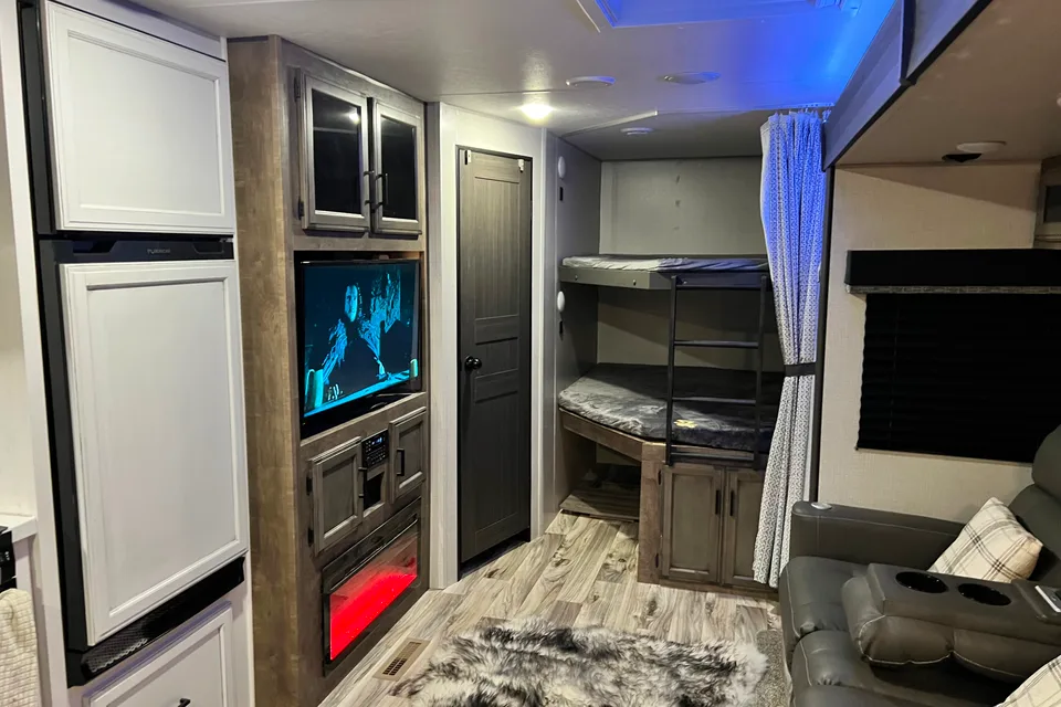 Will's Venture RV STT312VBH Travel Trailer