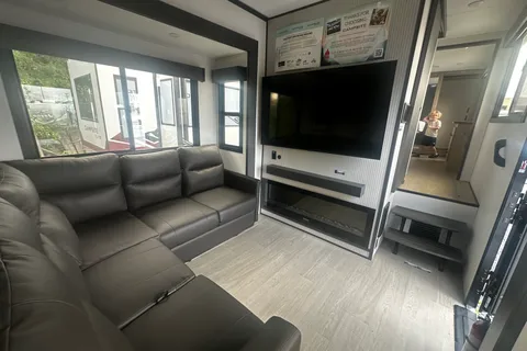 Skyline Glamping - Forest River Campsite Elite 36JI Fifth Wheel
