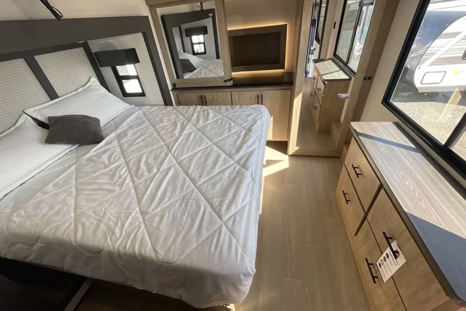 Skyline Glamping - Forest River Campsite Elite 36JI Fifth Wheel