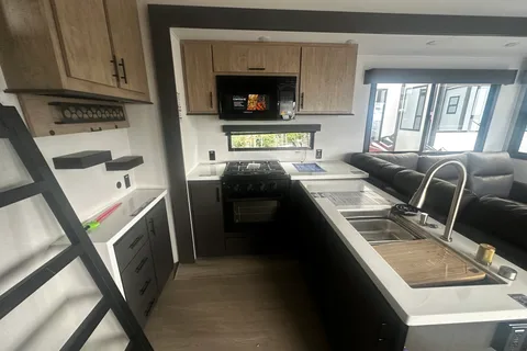 Skyline Glamping - Forest River Campsite Elite 36JI Fifth Wheel