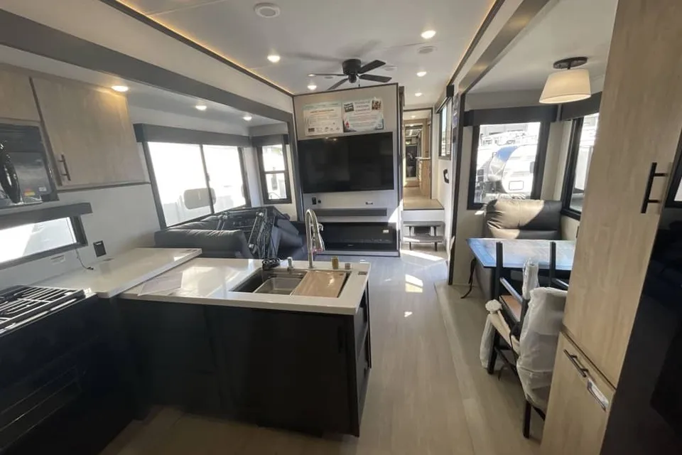 Skyline Glamping - Forest River Campsite Elite 36JI Fifth Wheel