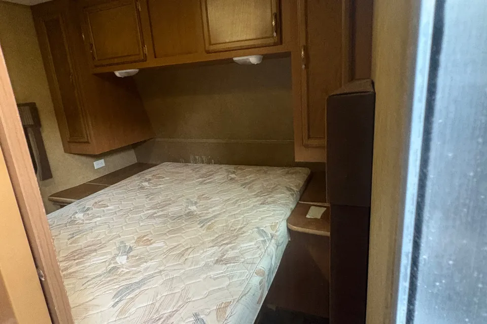 Shiraz's Starcraft 29FT Bunk house Travel Trailer