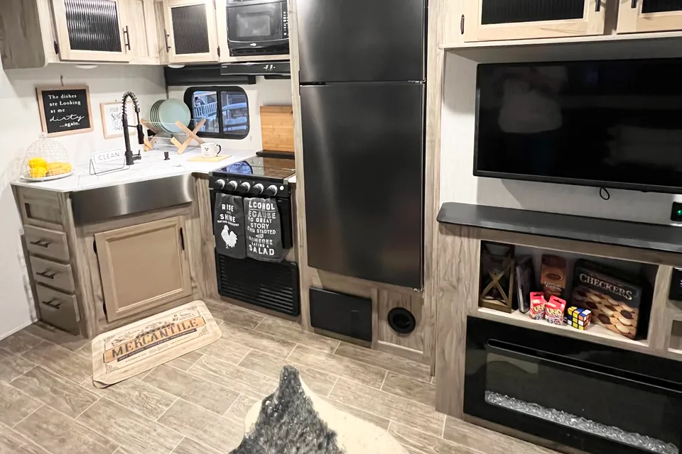 Joshua's Forest River Alpha Wolf 30RDB-L Travel Trailer