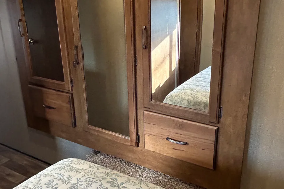 Fifth Wheel on private farm close to everything