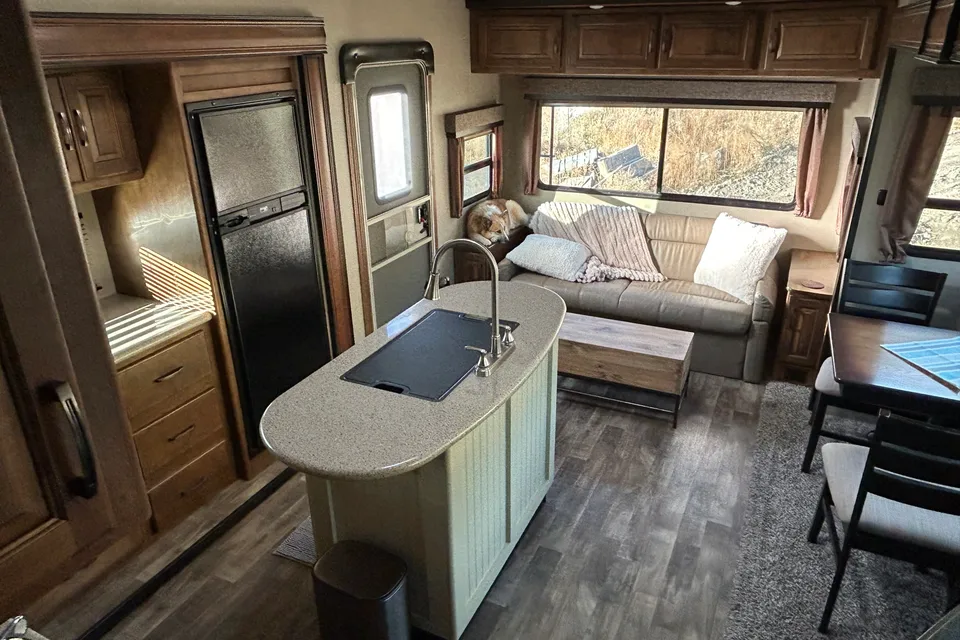 Fifth Wheel on private farm close to everything