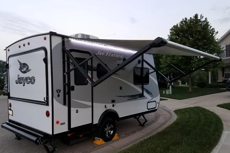 Frank's 2017 Jayco Jay Feather X17Z hybrid