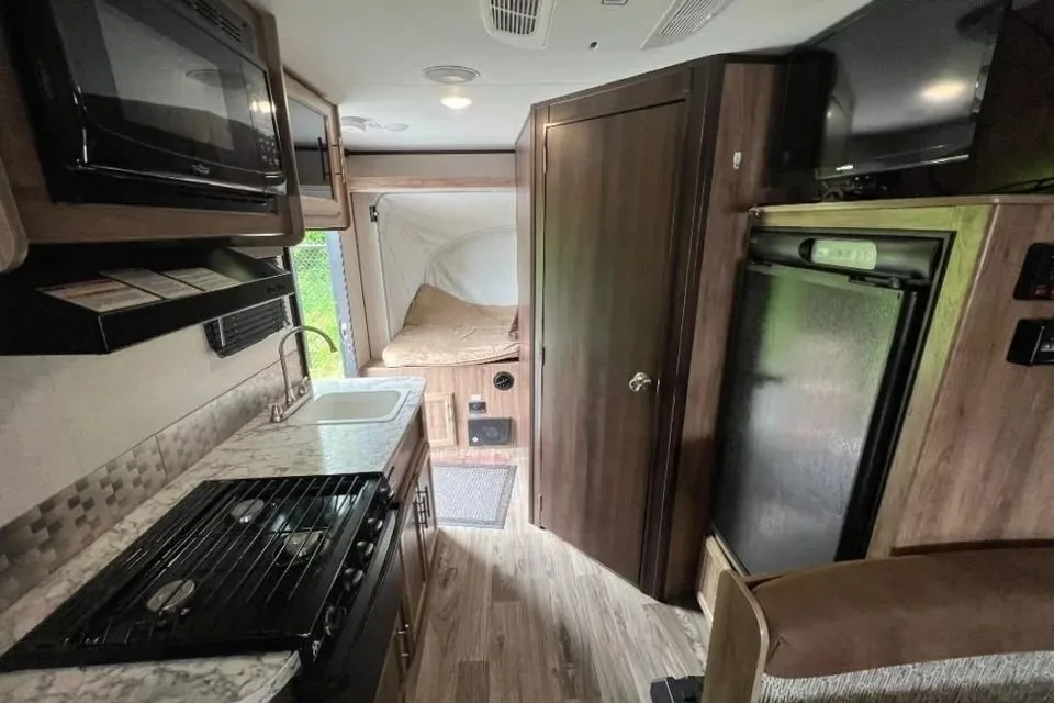 Frank's 2017 Jayco Jay Feather X17Z hybrid