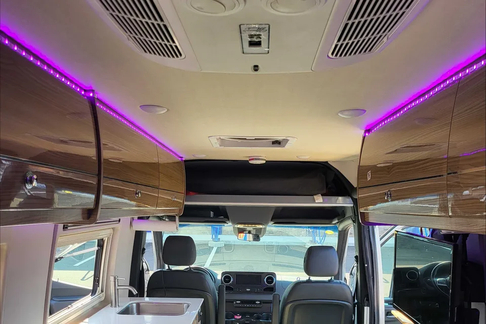 Don's Winnebago Boldt Class B