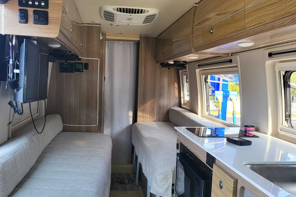 Don's Winnebago Boldt Class B