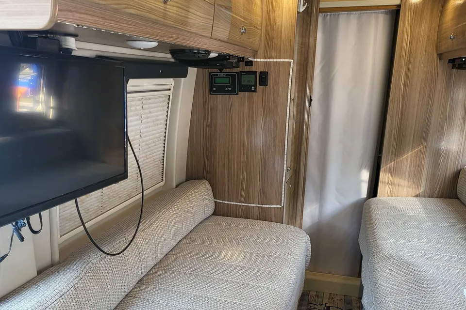Don's Winnebago Boldt Class B