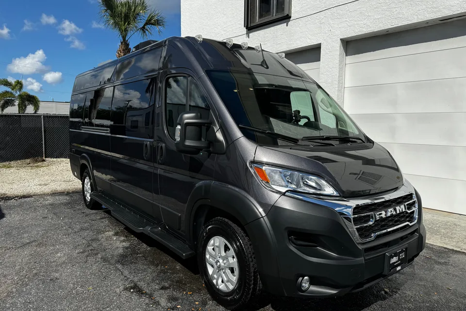 2024 Thor Dazzle Rear Bath