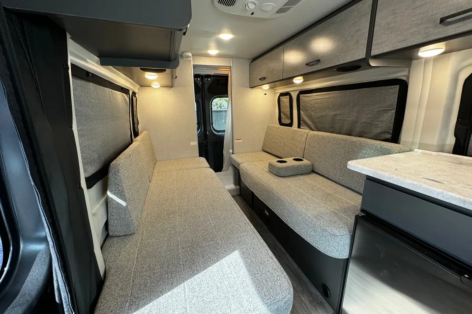 2024 Thor Dazzle Rear Bath