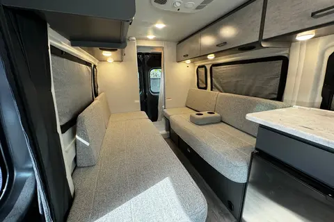 2024 Thor Dazzle Rear Bath