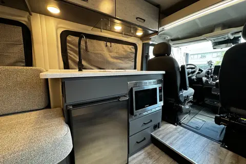 2024 Thor Dazzle Rear Bath