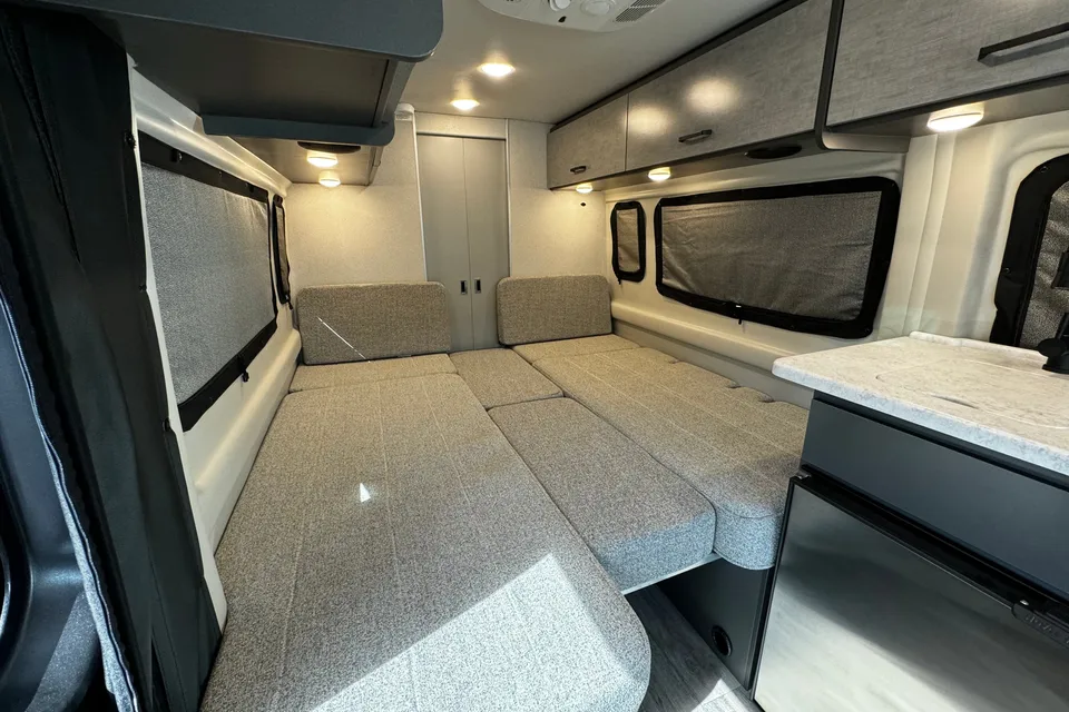 2024 Thor Dazzle Rear Bath