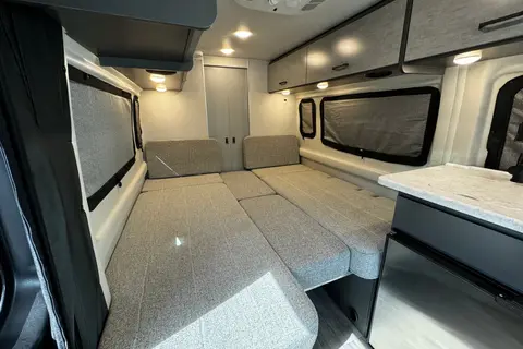 2024 Thor Dazzle Rear Bath