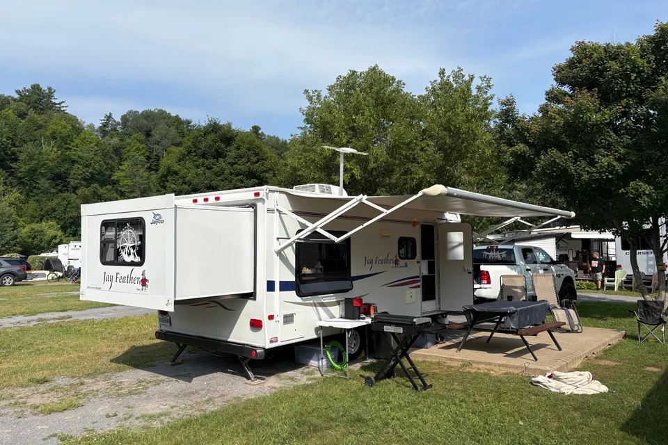 Donald Jayco Jay feather 213 exp Roulotte