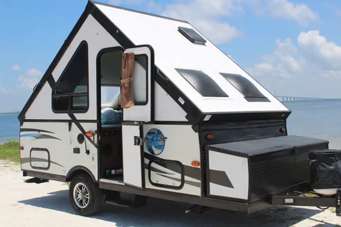  Palomino's  Real Lite 12-st A-Framed pop-up Trailer