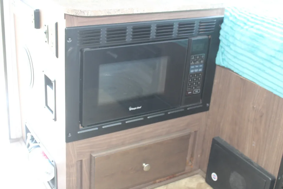 Palomino's  Real Lite 12-st A-Framed pop-up Trailer