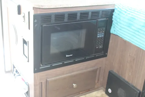  Palomino's  Real Lite 12-st A-Framed pop-up Trailer