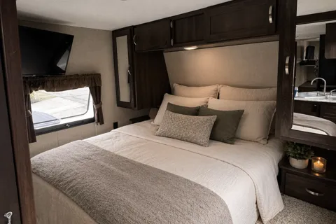 The Lounge Lodge Bunkhouse