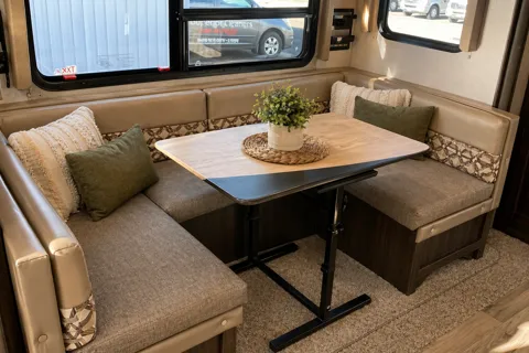 The Lounge Lodge Bunkhouse