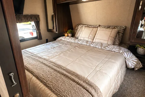 The Lounge Lodge Bunkhouse
