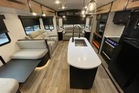 Garrett's Keystone 328RL Travel Trailer 50amp